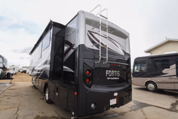 Sleek & Luxurious Low KM Class A - $358/wk - Image 4
