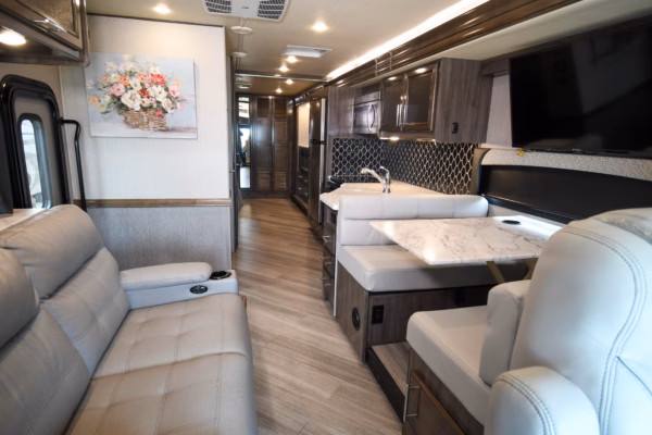 Sleek & Luxurious Low KM Class A - $358/wk - Image 7