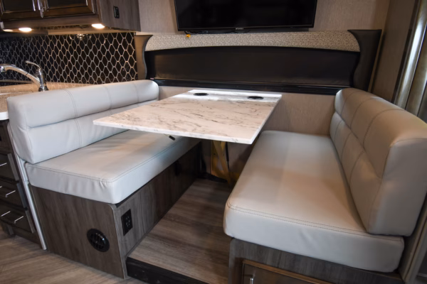 Sleek & Luxurious Low KM Class A - $358/wk - Image 8