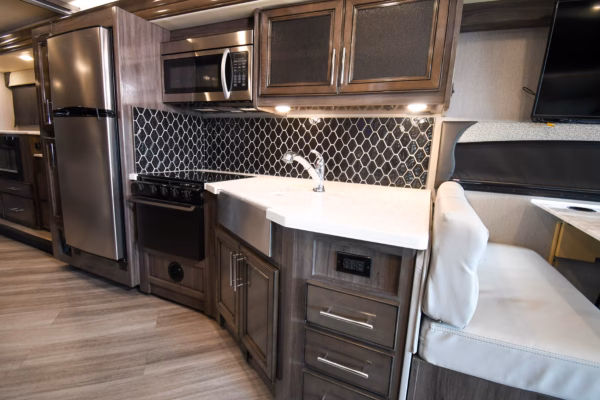 Sleek & Luxurious Low KM Class A - $358/wk - Image 10