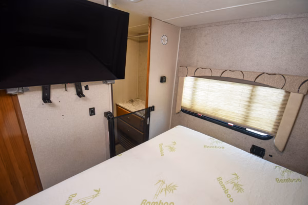 Customized Camo-Wrapped Class C w/ Full Home Amenities - $296/wk - Image 18