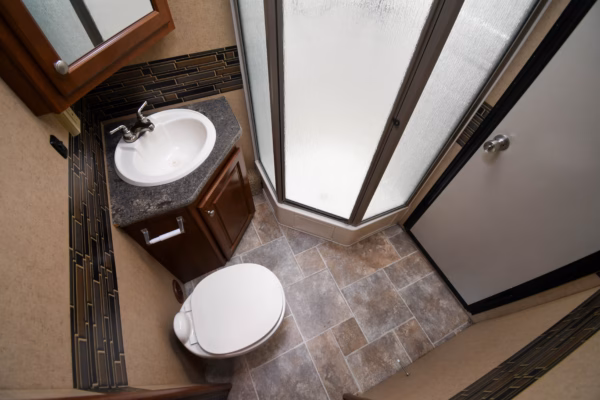 Toy Hauler Class C Motorhome - $420/wk - Image 18