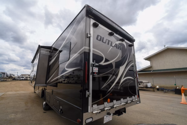 Toy Hauler Class C Motorhome - $420/wk - Image 5