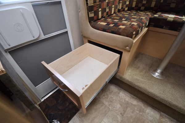 Spacious 1-Slide Truck Camper for the Outdoorsy Type - $71/wk - Image 14