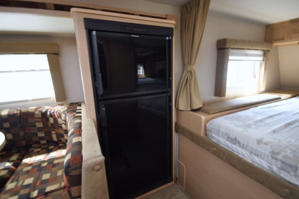 Spacious 1-Slide Truck Camper for the Outdoorsy Type - $71/wk - Image 15