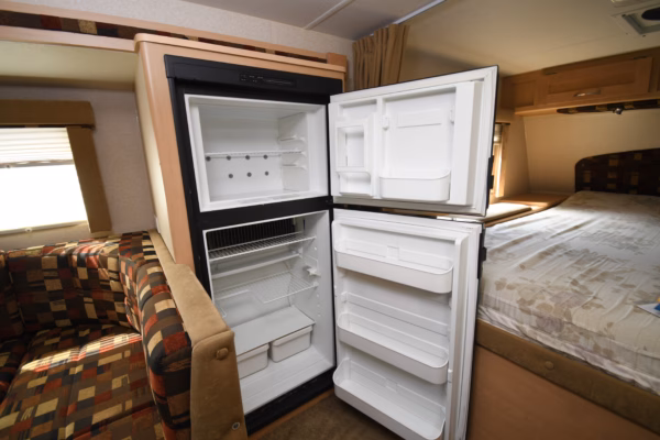 Spacious 1-Slide Truck Camper for the Outdoorsy Type - $71/wk - Image 16