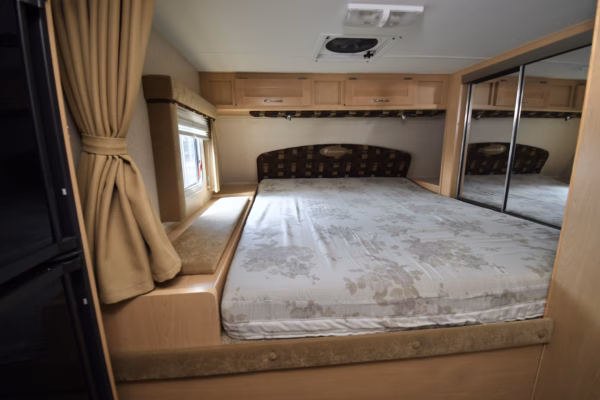 Spacious 1-Slide Truck Camper for the Outdoorsy Type - $71/wk - Image 17