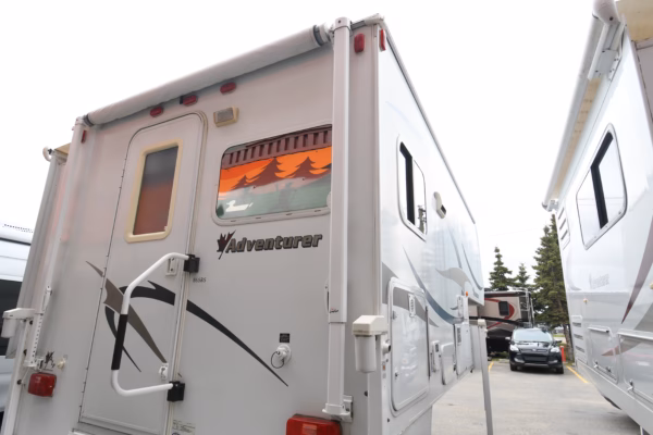 Spacious 1-Slide Truck Camper for the Outdoorsy Type - $71/wk - Image 4