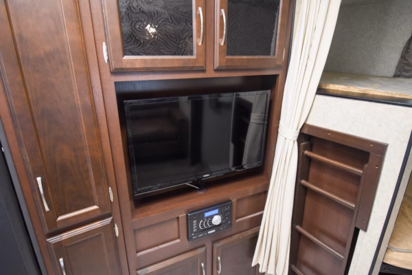 Spacious Family Fifth w/ Bunk & Camp Kitchen - $96/wk - Image 11