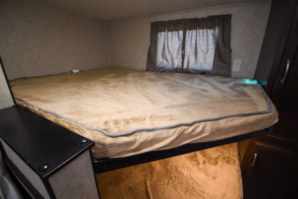Spacious Family Fifth w/ Bunk & Camp Kitchen - $96/wk - Image 13