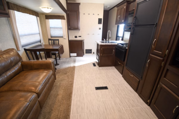 Spacious Family Fifth w/ Bunk & Camp Kitchen - $96/wk - Image 17