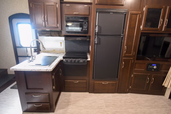 Spacious Family Fifth w/ Bunk & Camp Kitchen - $96/wk - Image 6