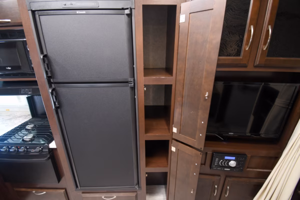 Spacious Family Fifth w/ Bunk & Camp Kitchen - $96/wk - Image 10