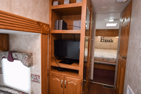 The Good 'ole Days: Roomy Fifth w/ Tons of Storage - $54/wk - Image 13