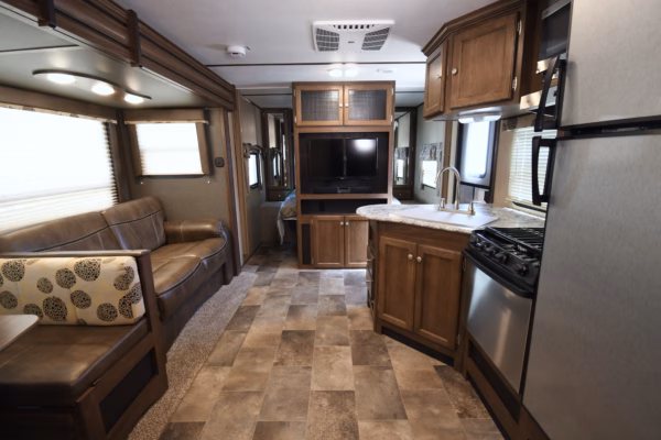 Spacious Couples' Trailer w/ Camp Kitchen - $92/wk - Image 18