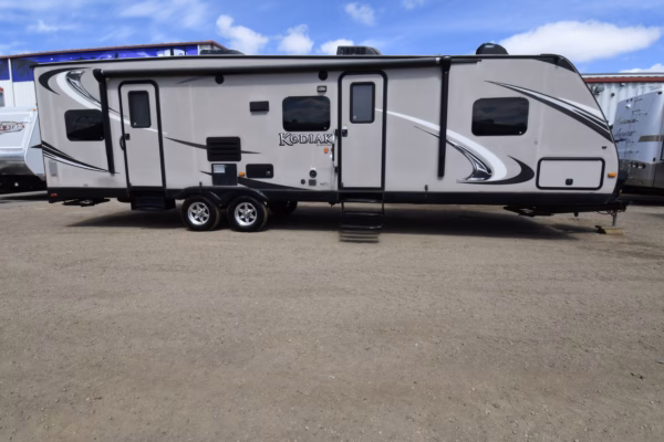 Easy-to-Tow Toy Hauler w/ Lots of Storage- $76/wk - Image 3