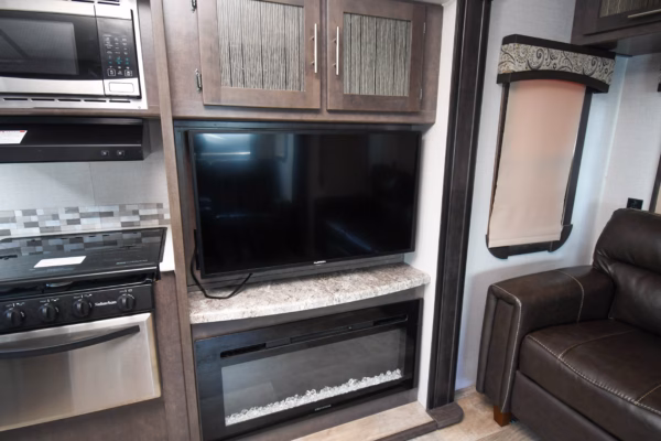 Spacious Couples' w/ Camp Kitchen - $129/wk - Image 13