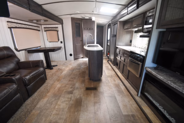 Spacious Couples' w/ Camp Kitchen - $129/wk - Image 16