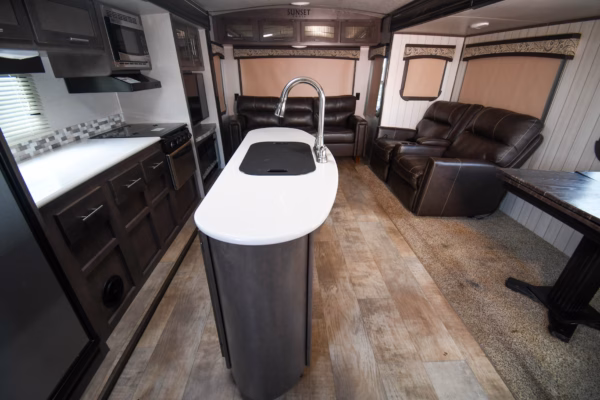 Spacious Couples' w/ Camp Kitchen - $129/wk - Image 6