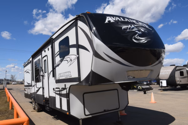 2015 Avalanche 380FL