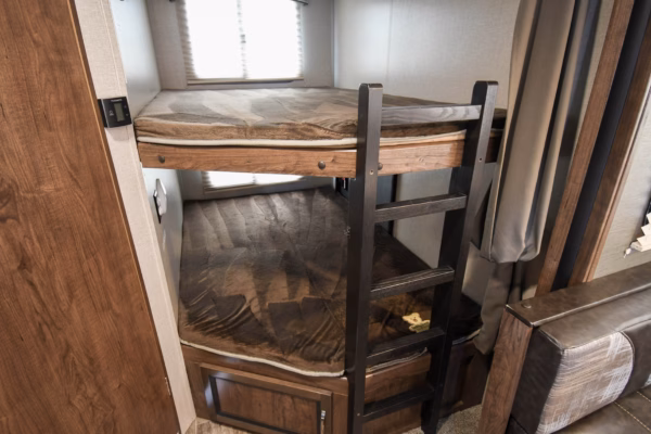 Elegant, Spacious Family Trailer w/ Bunks - $92/wk - Image 11