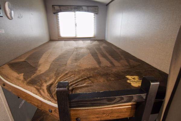 Elegant, Spacious Family Trailer w/ Bunks - $92/wk - Image 12