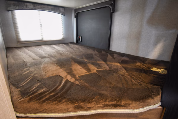 Elegant, Spacious Family Trailer w/ Bunks - $92/wk - Image 13
