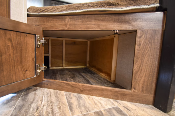 Elegant, Spacious Family Trailer w/ Bunks - $92/wk - Image 14
