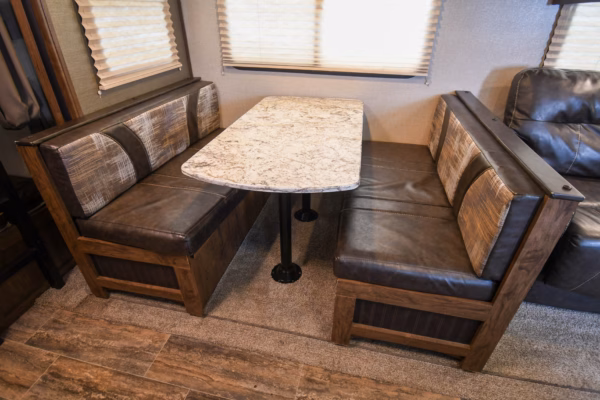 Elegant, Spacious Family Trailer w/ Bunks - $92/wk - Image 17