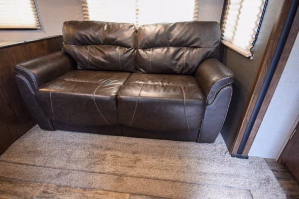Elegant, Spacious Family Trailer w/ Bunks - $92/wk - Image 18