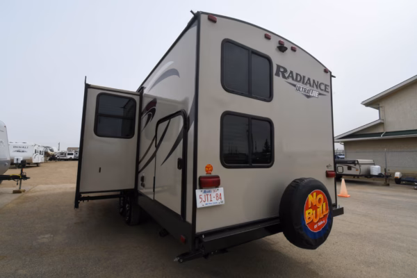 Elegant, Spacious Family Trailer w/ Bunks - $92/wk - Image 3