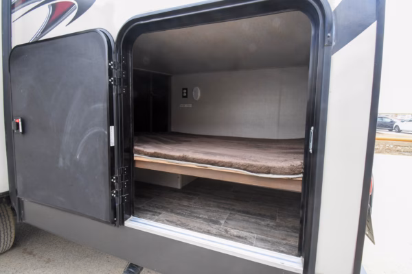 Elegant, Spacious Family Trailer w/ Bunks - $92/wk - Image 4