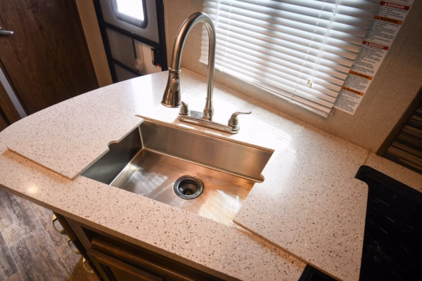 Elegant, Spacious Family Trailer w/ Bunks - $92/wk - Image 7