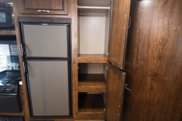 Elegant, Spacious Family Trailer w/ Bunks - $92/wk - Image 10