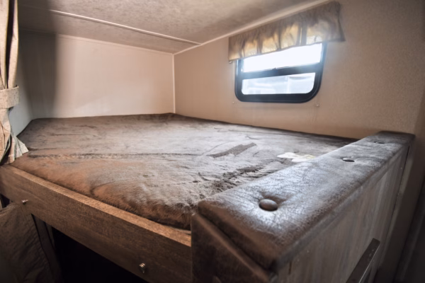 Lightweight, Spacious Trailer w/ Bunks - $85/wk - Image 14
