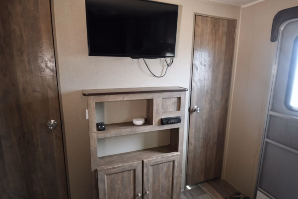 Lightweight, Spacious Trailer w/ Bunks - $85/wk - Image 25