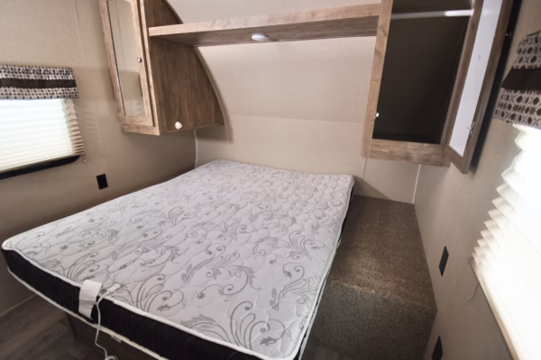 Lightweight, Spacious Trailer w/ Bunks - $85/wk - Image 26