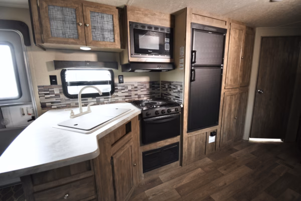 Lightweight, Spacious Trailer w/ Bunks - $85/wk - Image 7