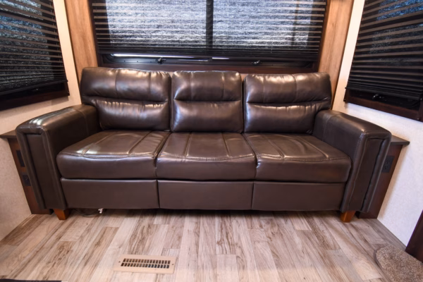 Spacious & Cozy Couples' w/ Dual Entry - $83/wk - Image 23