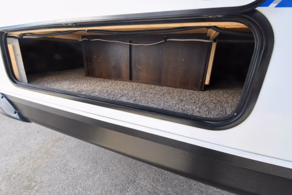 Spacious & Cozy Couples' w/ Dual Entry - $83/wk - Image 4