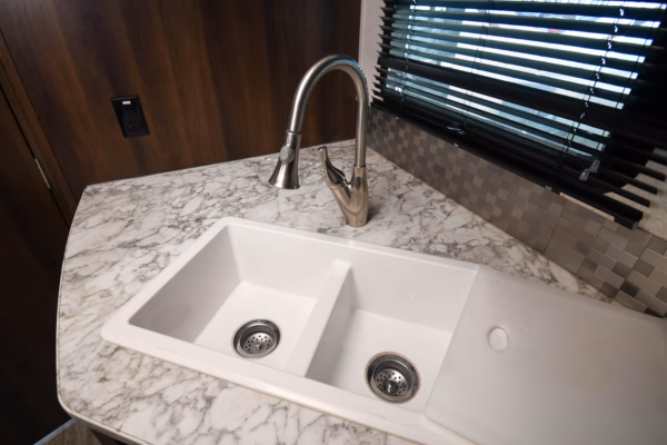 Spacious & Cozy Couples' w/ Dual Entry - $83/wk - Image 8