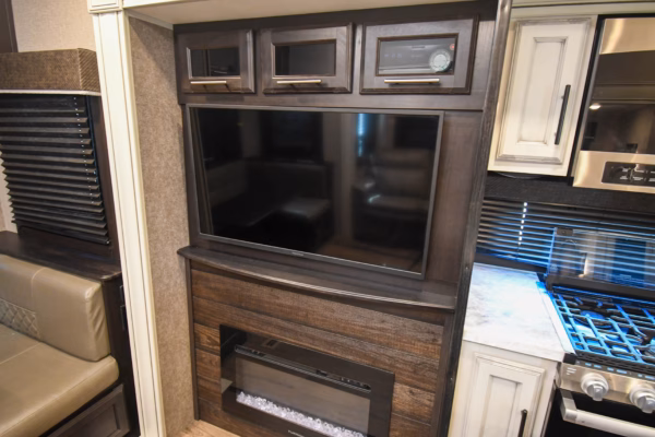Luxury Fifth w/ Spacious Layout & Bunks - $168/wk - Image 12