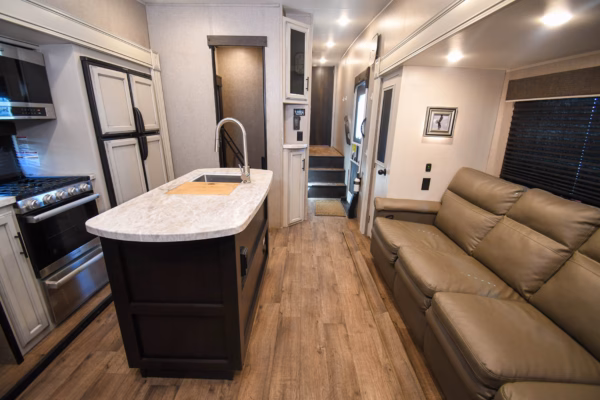 Luxury Fifth w/ Spacious Layout & Bunks - $168/wk - Image 14