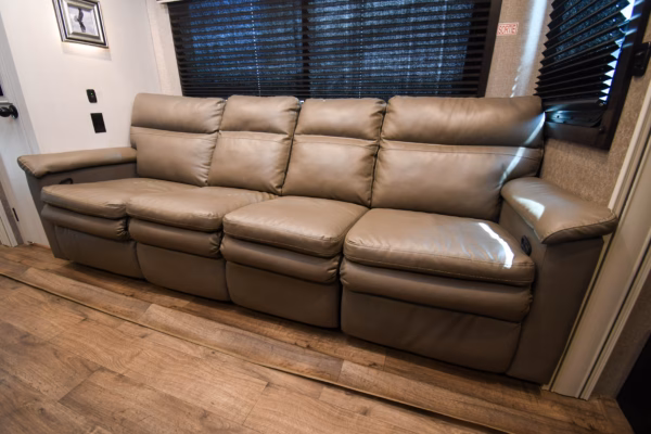 Luxury Fifth w/ Spacious Layout & Bunks - $168/wk - Image 15