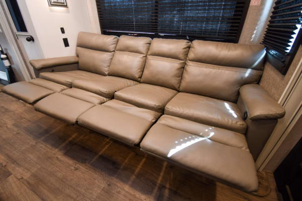 Luxury Fifth w/ Spacious Layout & Bunks - $168/wk - Image 16