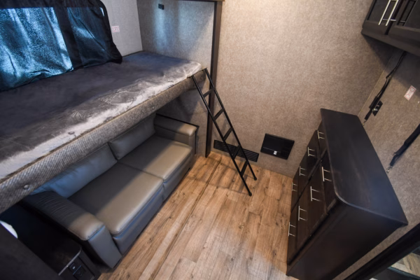 Luxury Fifth w/ Spacious Layout & Bunks - $168/wk - Image 17