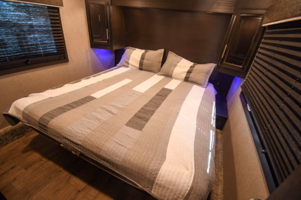 Luxury Fifth w/ Spacious Layout & Bunks - $168/wk - Image 22