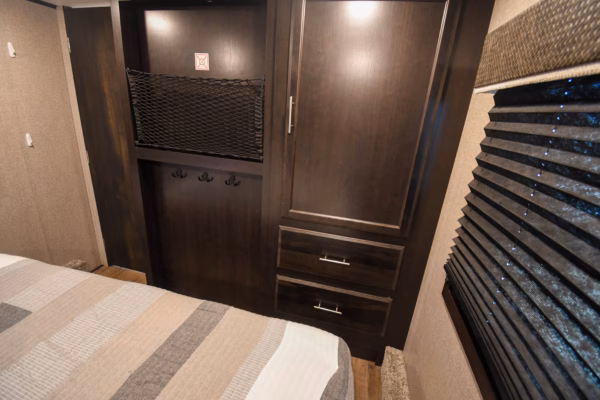 Luxury Fifth w/ Spacious Layout & Bunks - $168/wk - Image 23