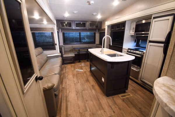 Luxury Fifth w/ Spacious Layout & Bunks - $168/wk - Image 5