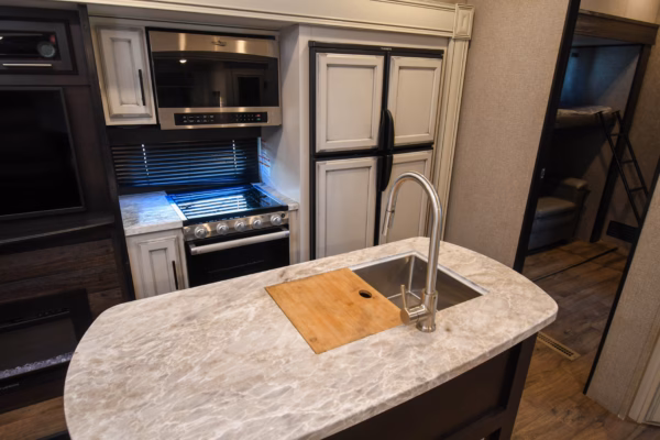 Luxury Fifth w/ Spacious Layout & Bunks - $168/wk - Image 6